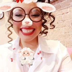 Meet your Posher, Beatriz